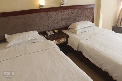 【惠城區】僅168元,享門市價438元『紅花湖假日酒店』標準雙人房住宿1晚!免費WiFi,節假日通用,窩窩券可疊加使用!交通方便,是您商務、休閑可選擇的好去處!_團800惠州團購網站大全